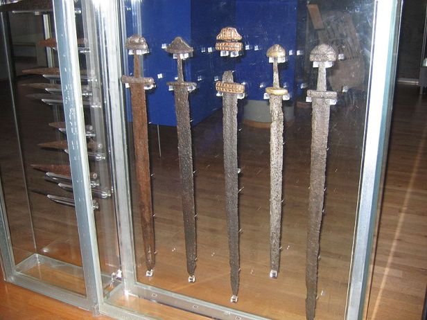 800px-Viking_sword_collection